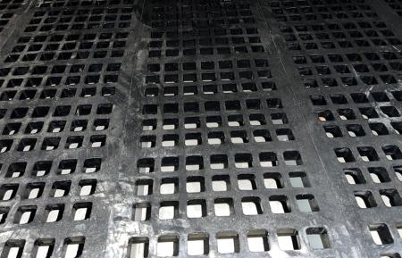 Stavebnicový systém gumenných sít pre triedenie sypkých materiálov