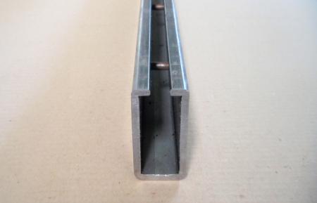 Nosníky pre stavebnicový systém polyuretanových alebo gumených sít