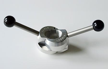 Upínací systém laboratórnych strojov Twin Nut